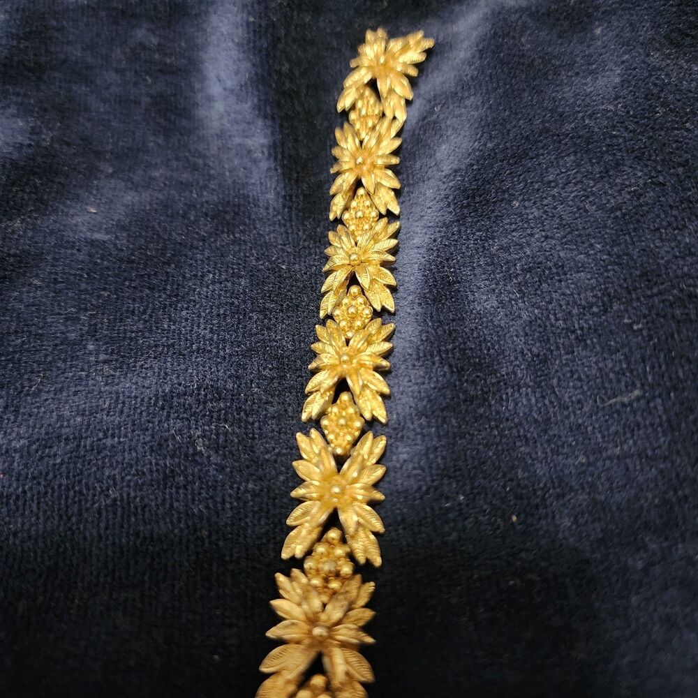 Sarah Coventry Vintage Bracelet Gold Tone Floral Leaves Textured Links - Picture 10 of 12